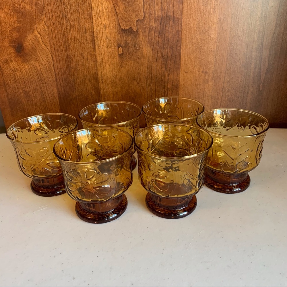 Set of Six Libbey Country Garden Embossed Daisy Pedestal Tumblers 1970’s